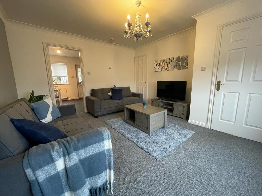 Ferguson House Villa Airdrie Eksteriør bilde