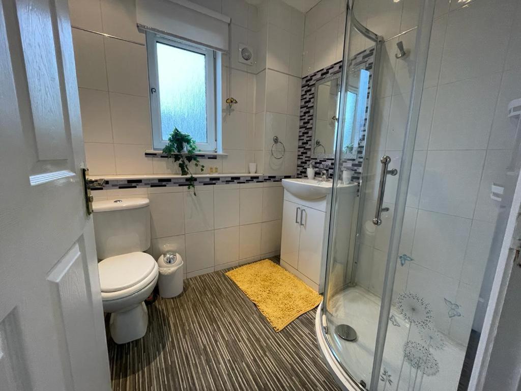 Ferguson House Villa Airdrie Eksteriør bilde